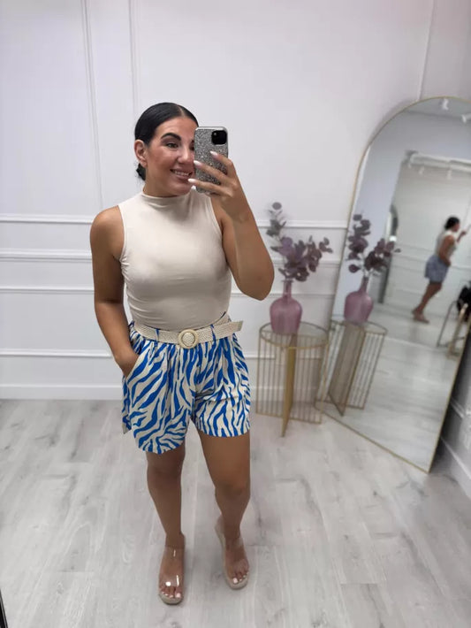 SHORT ZEBRA CON CINTURON